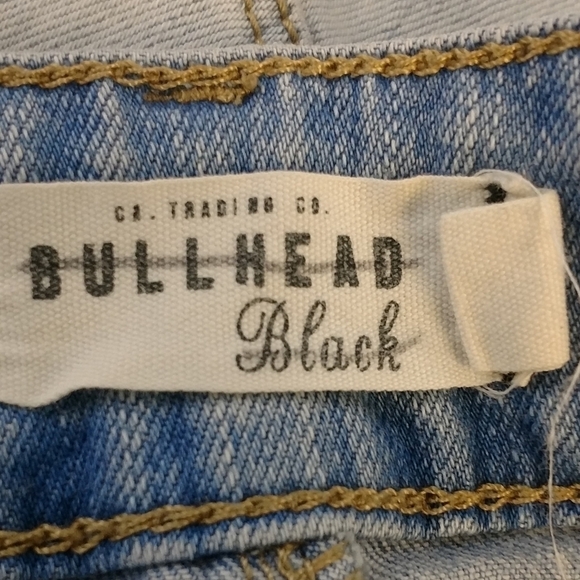 Bullhead Black Skinniest Light Wash Jeans - Picture 6 of 7